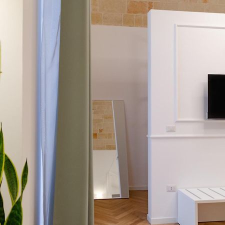 Apulialux - San Lorenzo Luxury Apartment Con Jacuzzi In Centro Brindisi Exterior foto