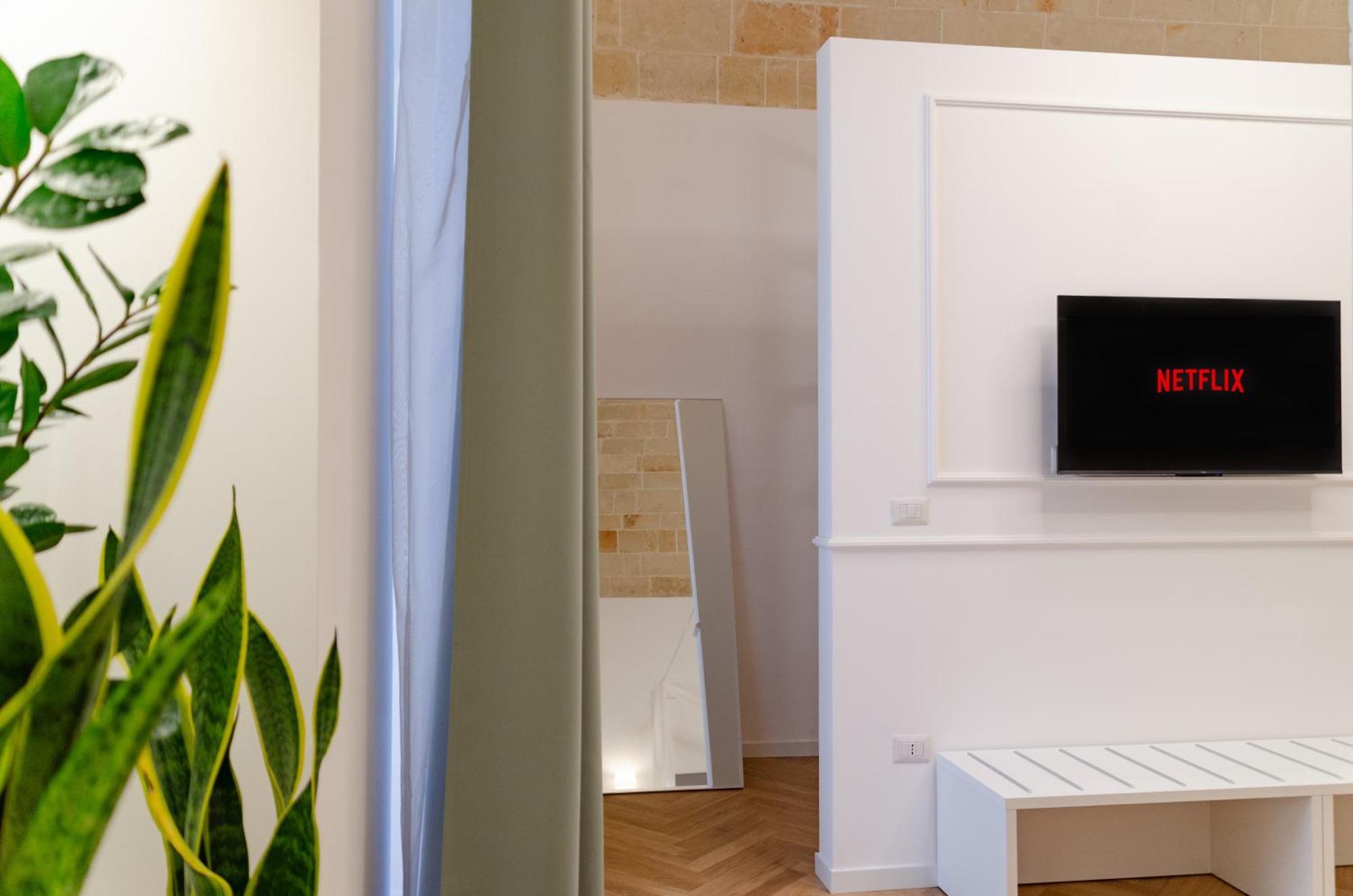 Apulialux - San Lorenzo Luxury Apartment Con Jacuzzi In Centro Brindisi Exterior foto
