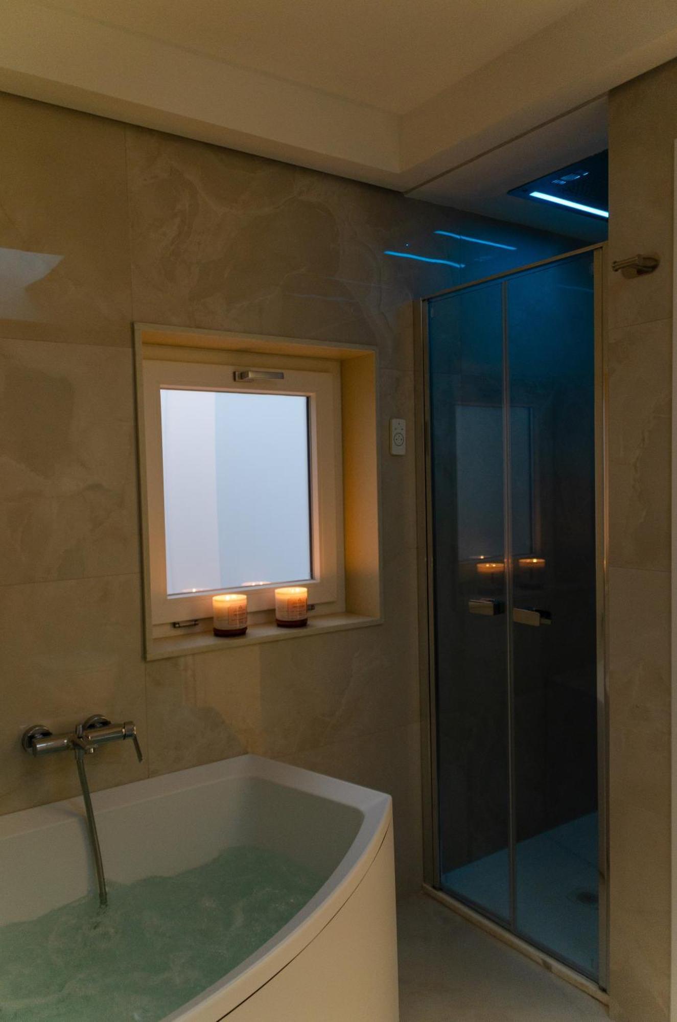 Apulialux - San Lorenzo Luxury Apartment Con Jacuzzi In Centro Brindisi Exterior foto
