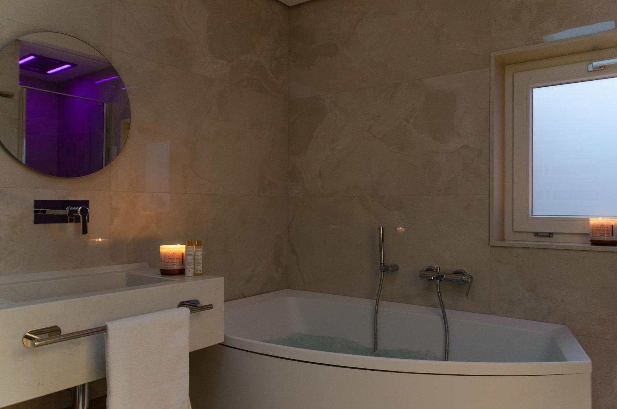 Apulialux - San Lorenzo Luxury Apartment Con Jacuzzi In Centro Brindisi Exterior foto