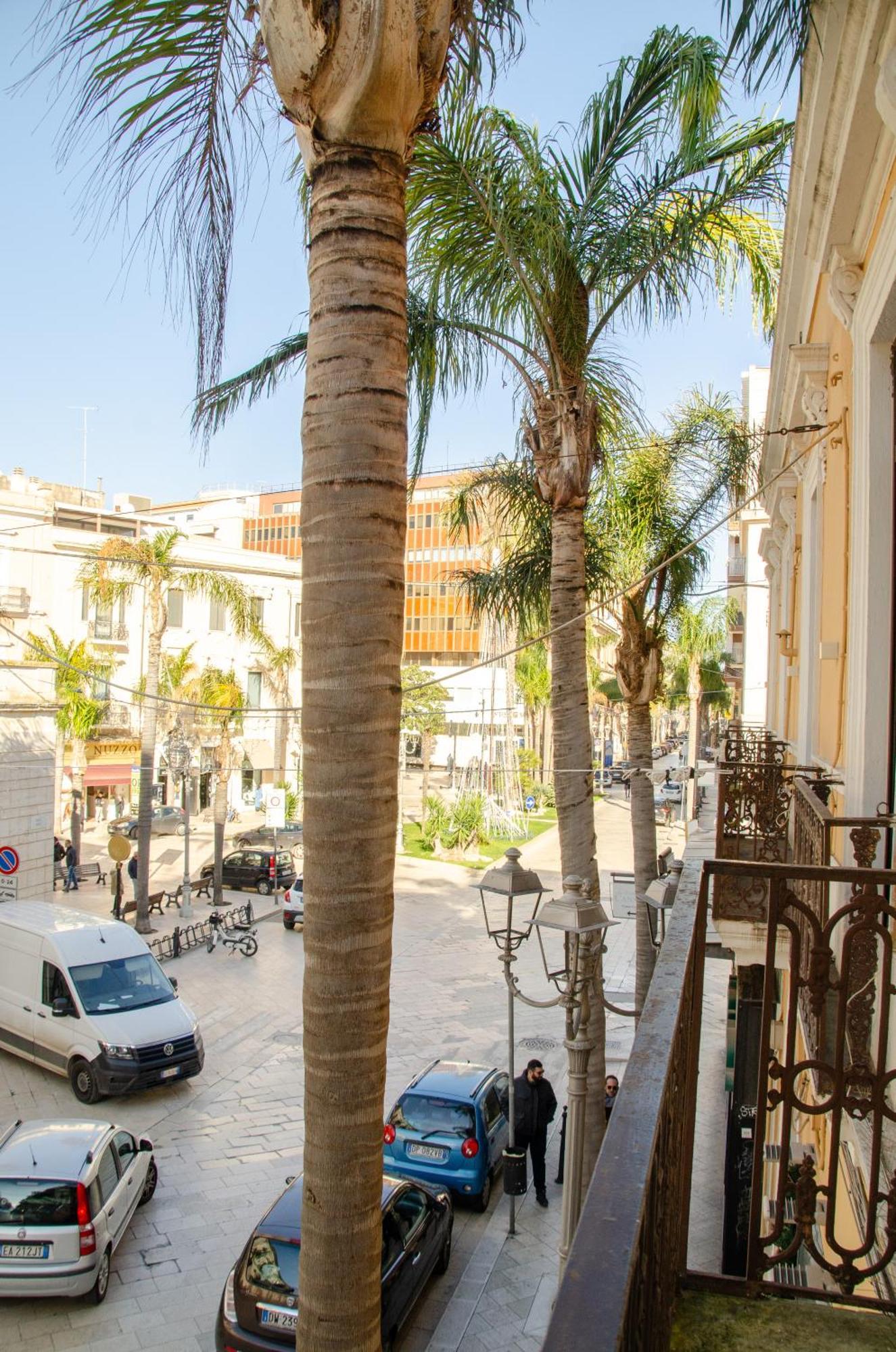 Apulialux - San Lorenzo Luxury Apartment Con Jacuzzi In Centro Brindisi Exterior foto
