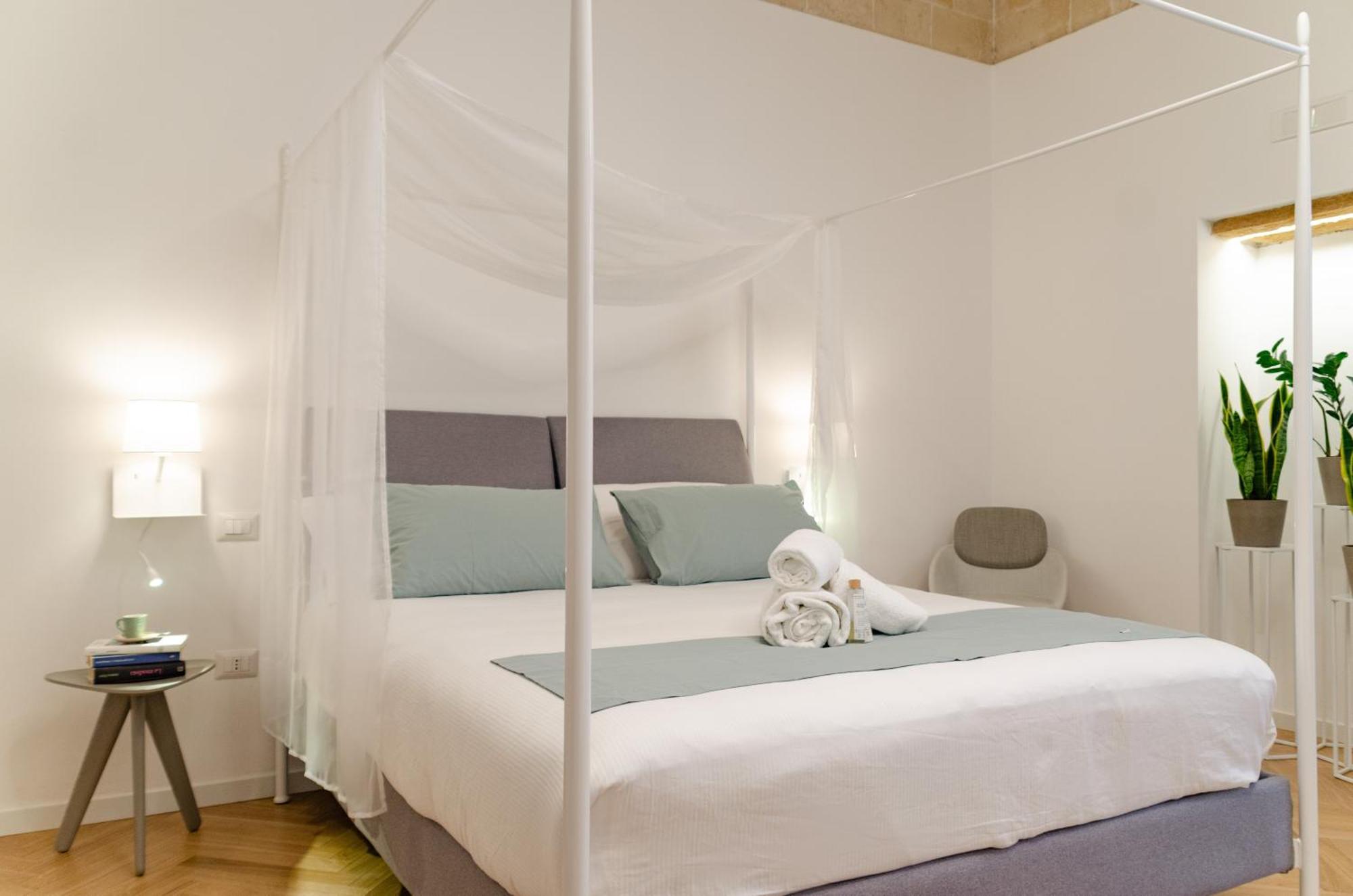Apulialux - San Lorenzo Luxury Apartment Con Jacuzzi In Centro Brindisi Exterior foto