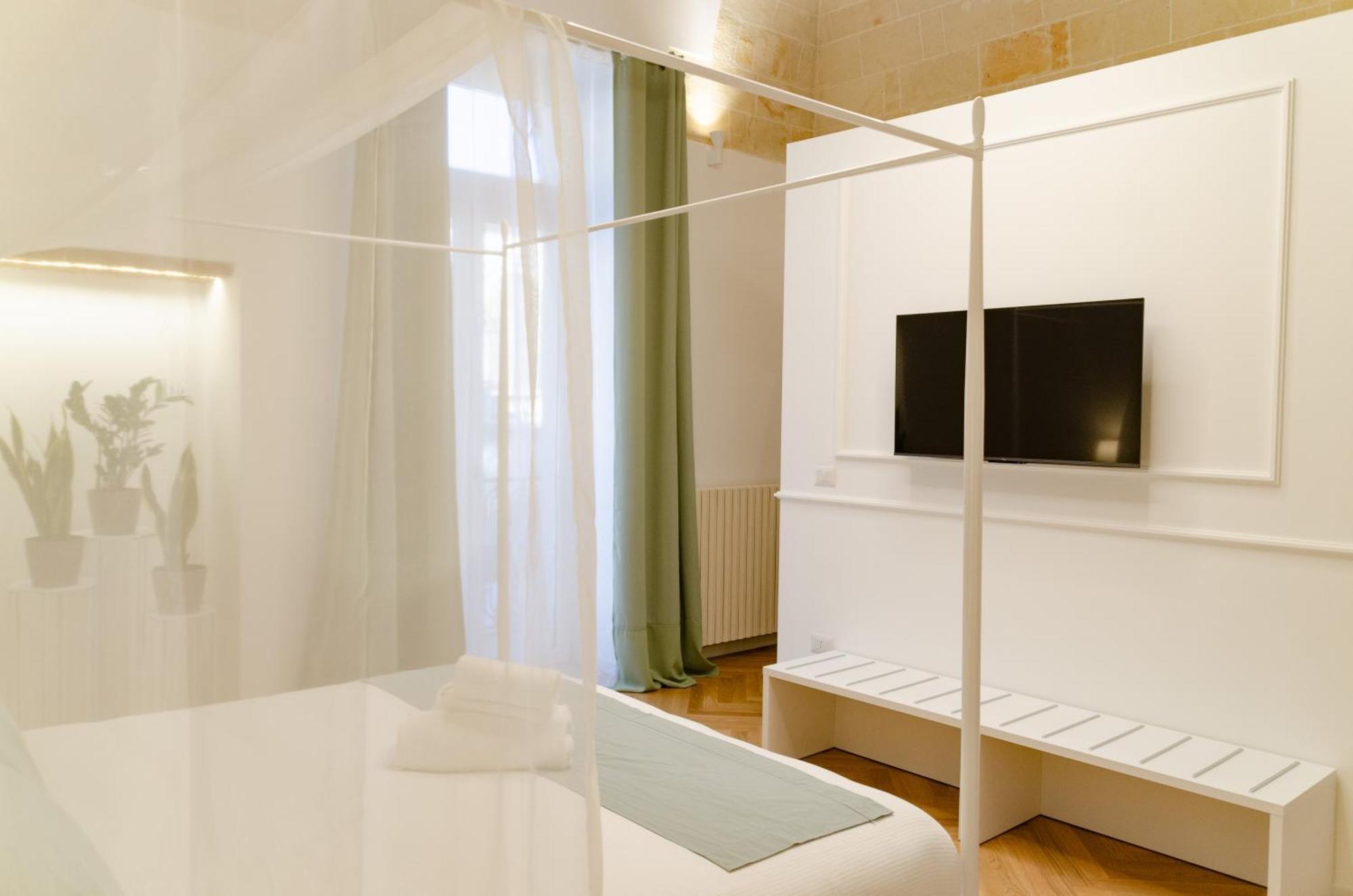 Apulialux - San Lorenzo Luxury Apartment Con Jacuzzi In Centro Brindisi Exterior foto