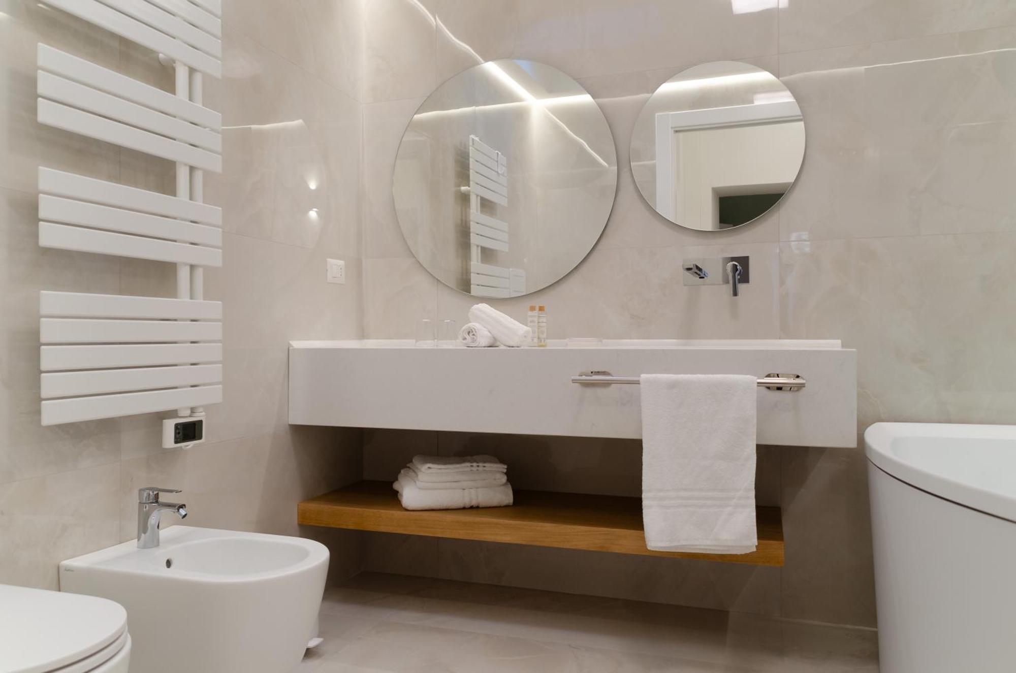 Apulialux - San Lorenzo Luxury Apartment Con Jacuzzi In Centro Brindisi Exterior foto