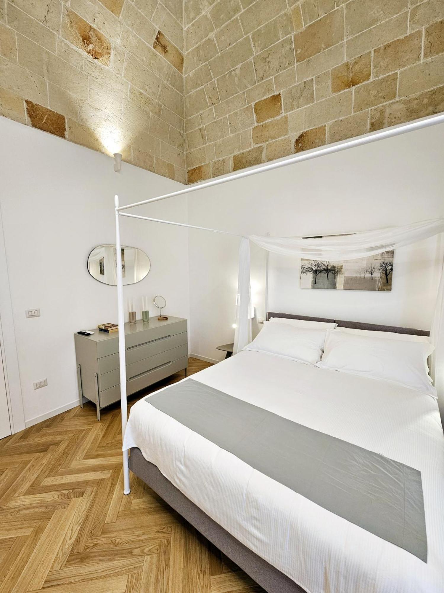 Apulialux - San Lorenzo Luxury Apartment Con Jacuzzi In Centro Brindisi Exterior foto