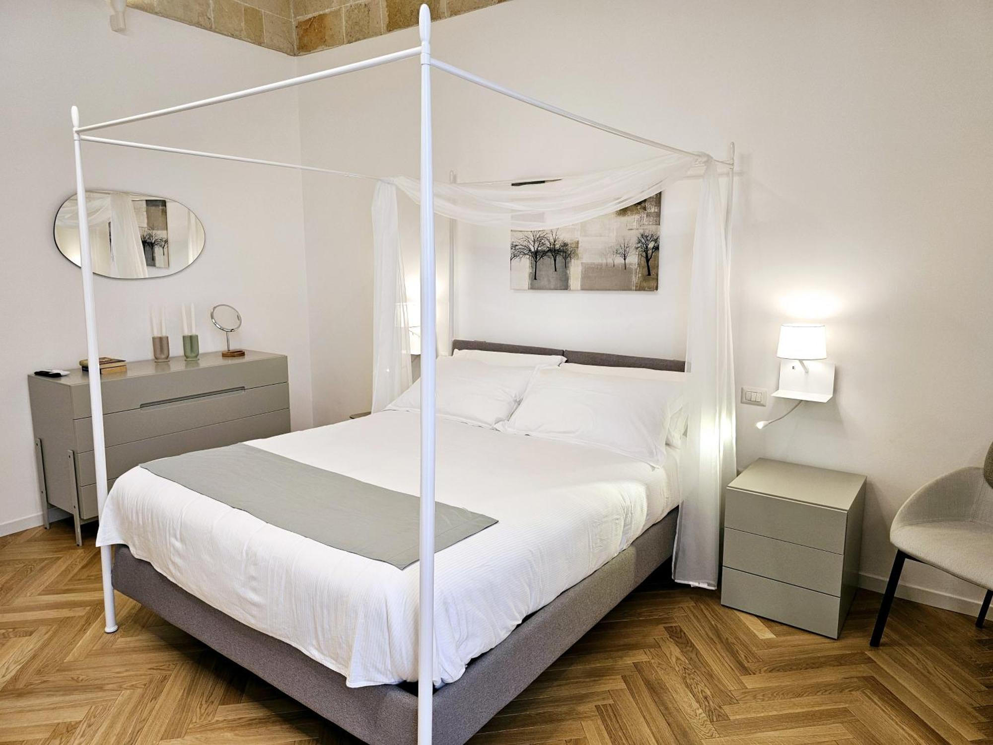 Apulialux - San Lorenzo Luxury Apartment Con Jacuzzi In Centro Brindisi Exterior foto